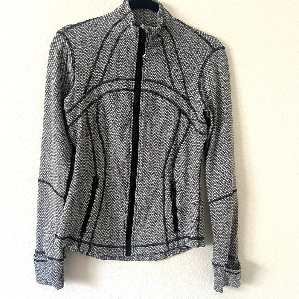 Lululemon Define Jacket Sz 6 Hazy Heather‎ Gray Stretch Thumbholes Activewear